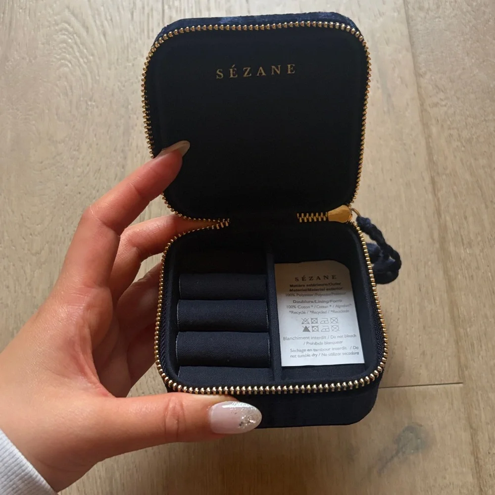 NWOT sezane jewelry velvet box navy